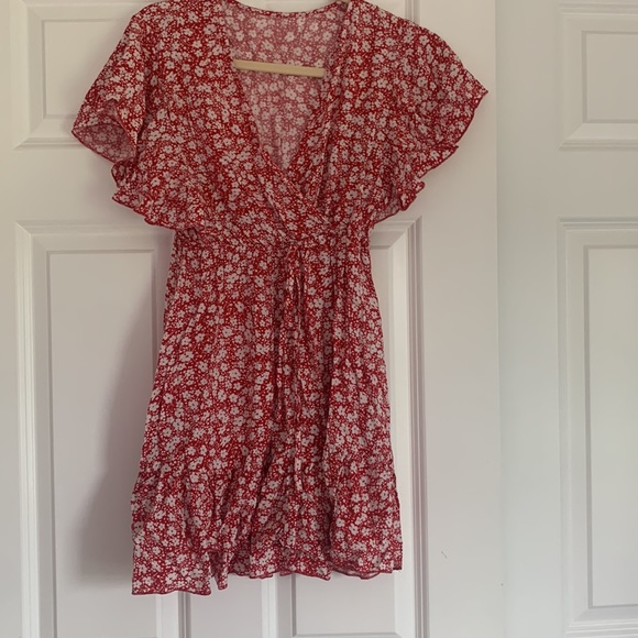 Cupshe Luciana v neck flared sleeve ditsy red a shape dress - Picture 5 of 6